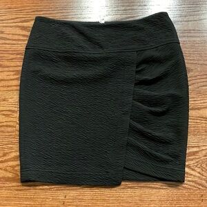 NWT DKNYC BLACK MINI SKIRT. Textured / stretch / rushing accent front. Size XS
